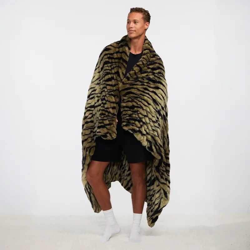 Comfrt Dreamer Blanket - Oversized Plush Throw (Mega)